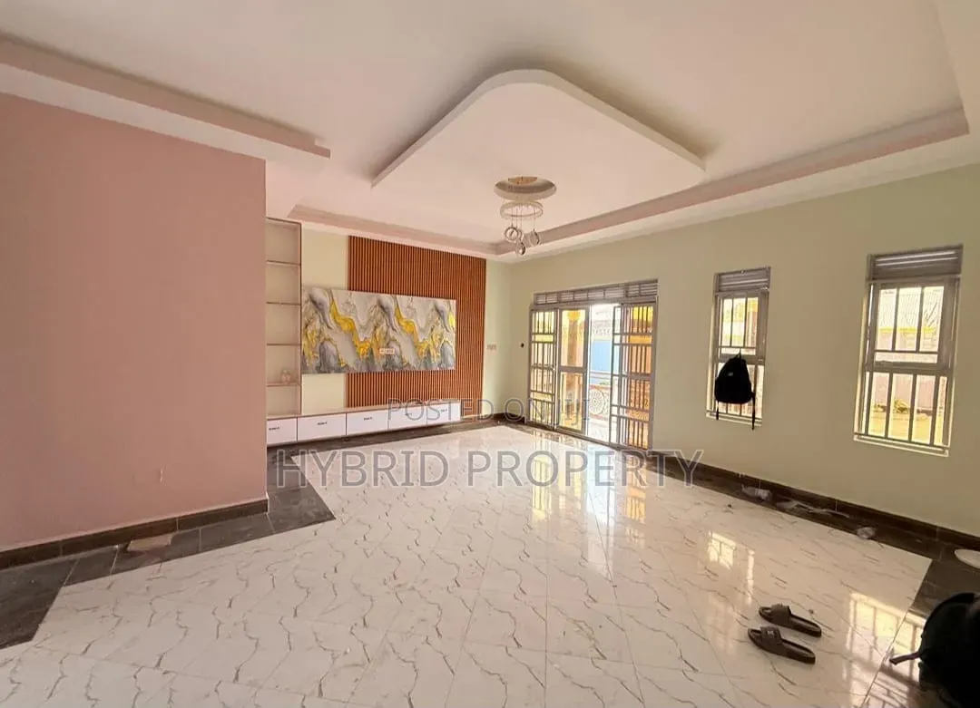 4bdrm House in Nansana Along Hoima for sale