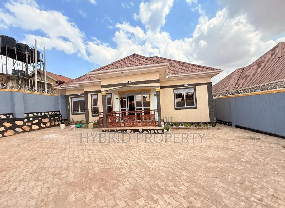 4bdrm House in Nansana Along Hoima for sale
