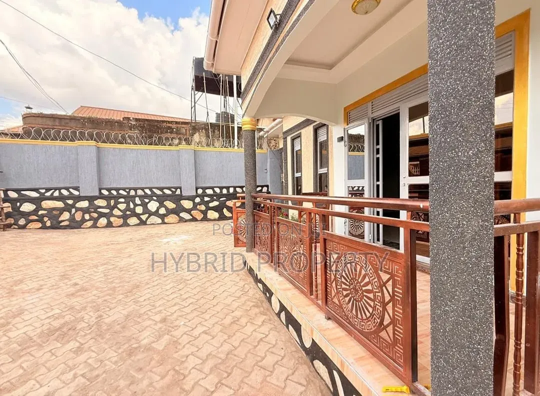 4bdrm House in Nansana Along Hoima for sale
