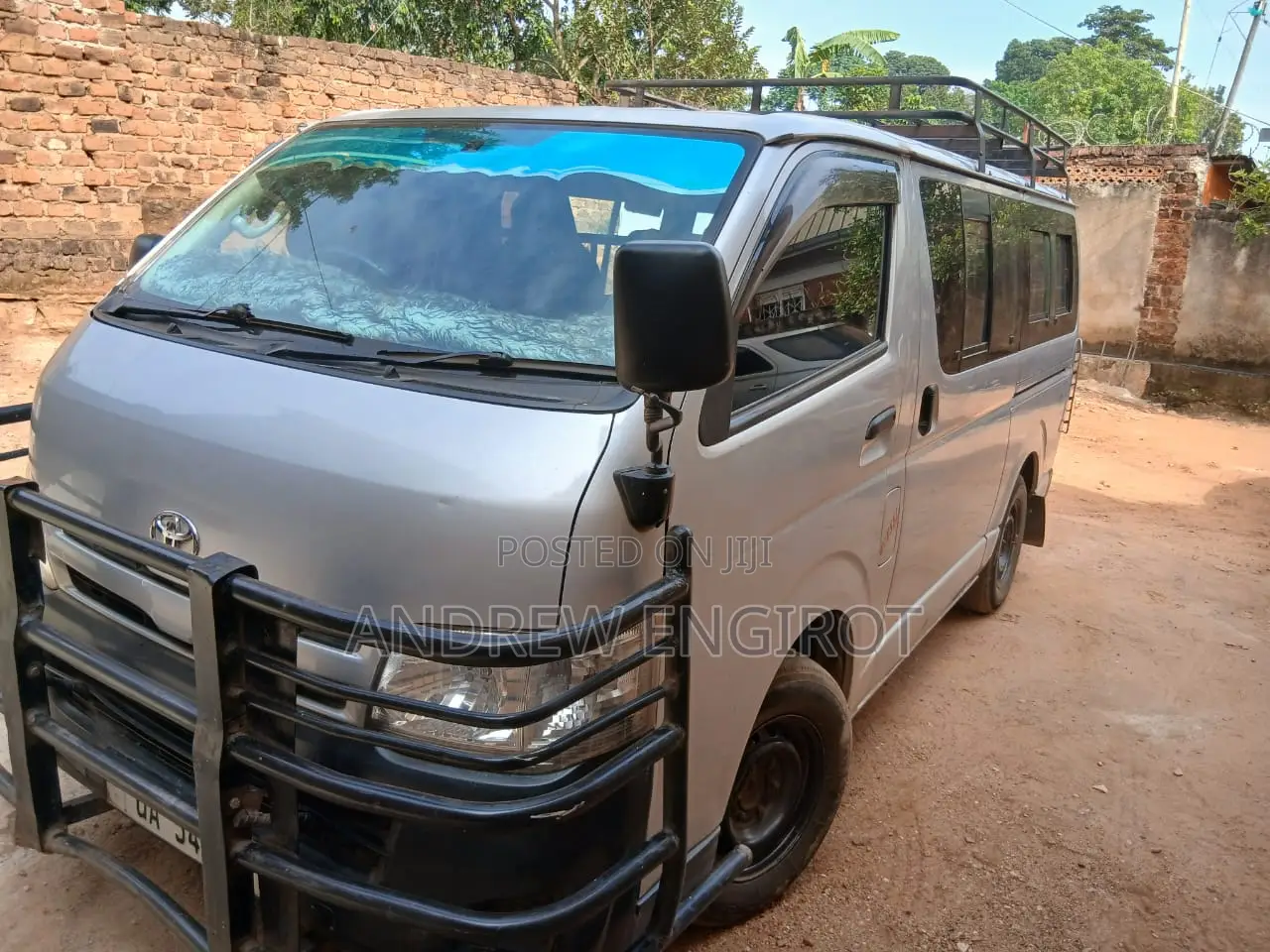 Toyota HiAce 2013 Beige