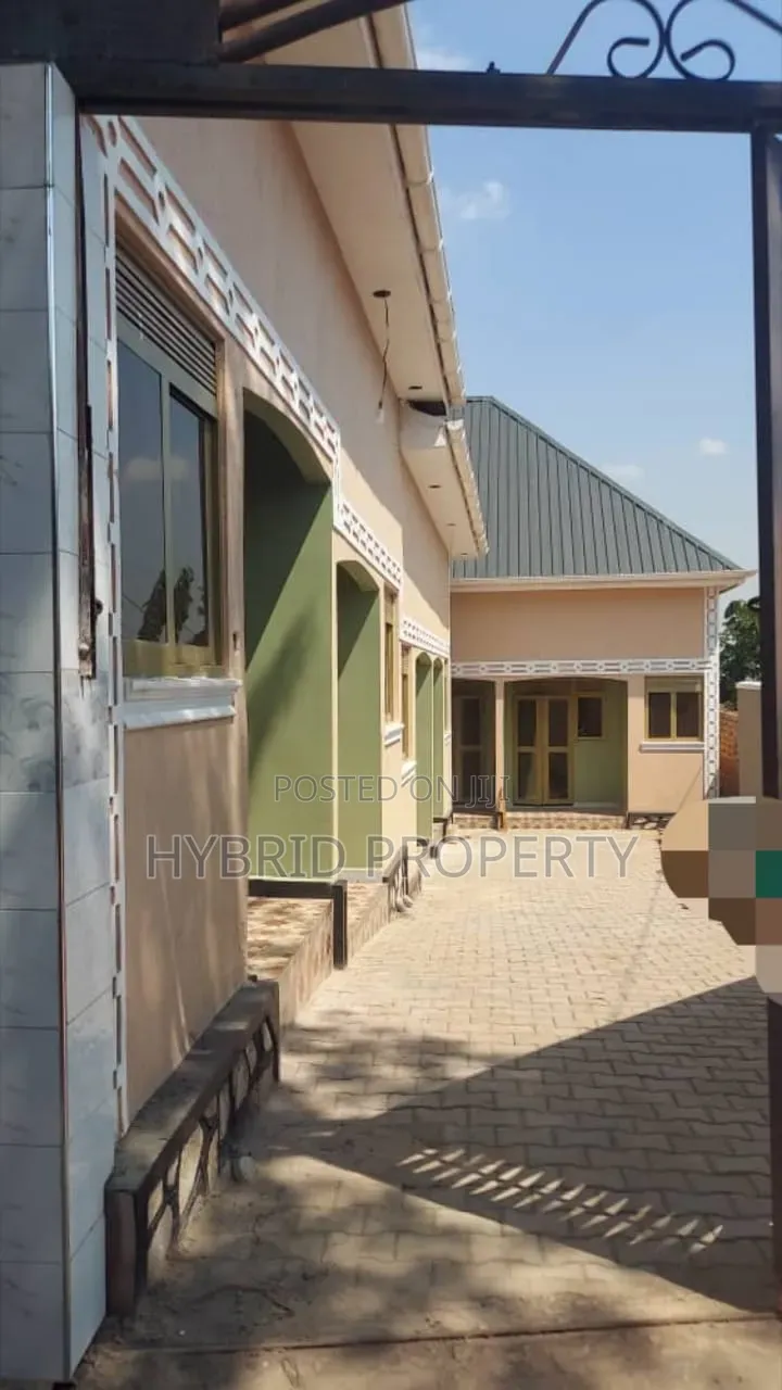 8bdrm Apartment in Namirembe~Mengo, Rubaga for sale