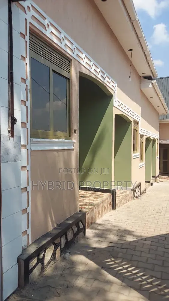 8bdrm Apartment in Namirembe~Mengo, Rubaga for sale