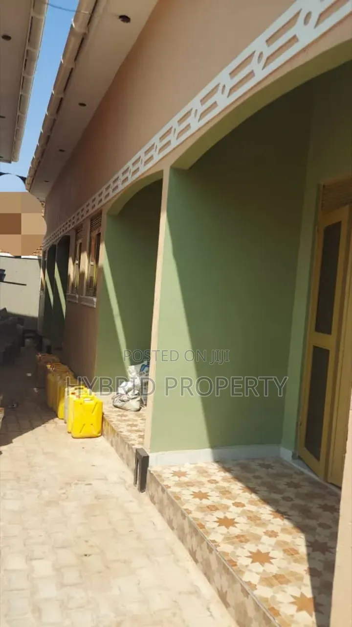 8bdrm Apartment in Namirembe~Mengo, Rubaga for sale