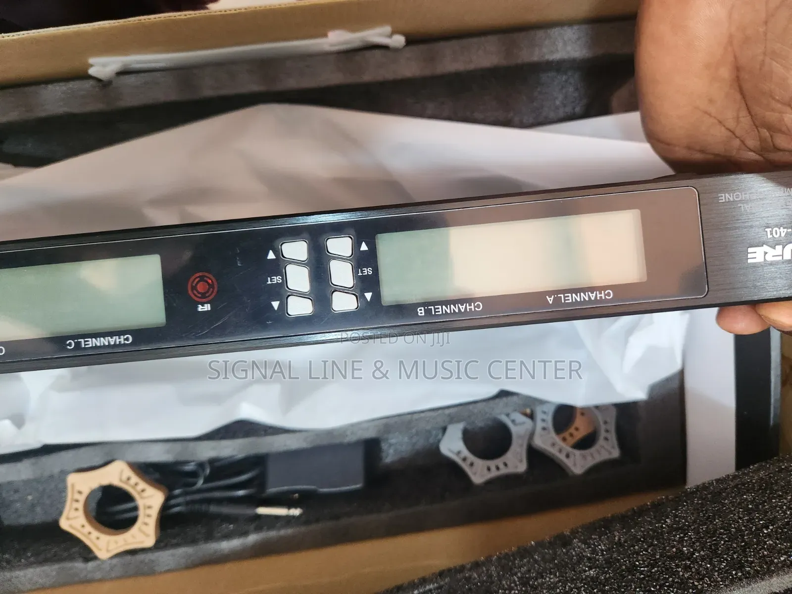 Shure 4 Wireless Microphone Uhf