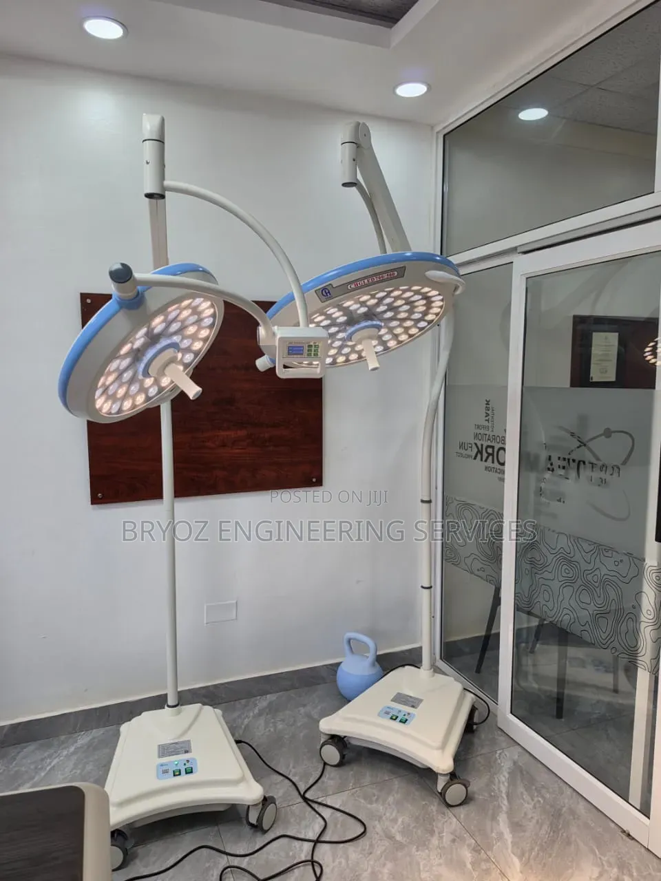 Mobile LED Shadowless Surgical Examination Light With Backup Battery