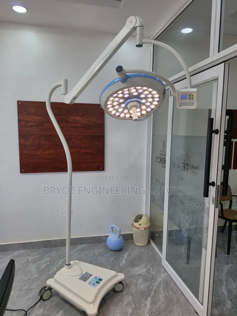Mobile LED Shadowless Surgical Examination Light With Backup Battery