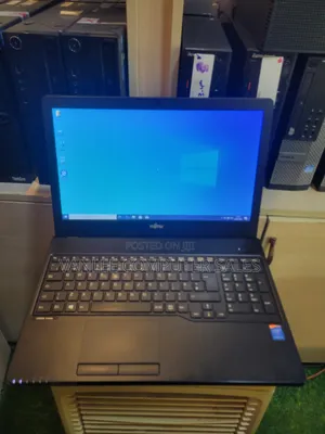 Laptop Fujitsu Lifebook A555 4GB Intel Core i5 HDD+SSD 320GB
