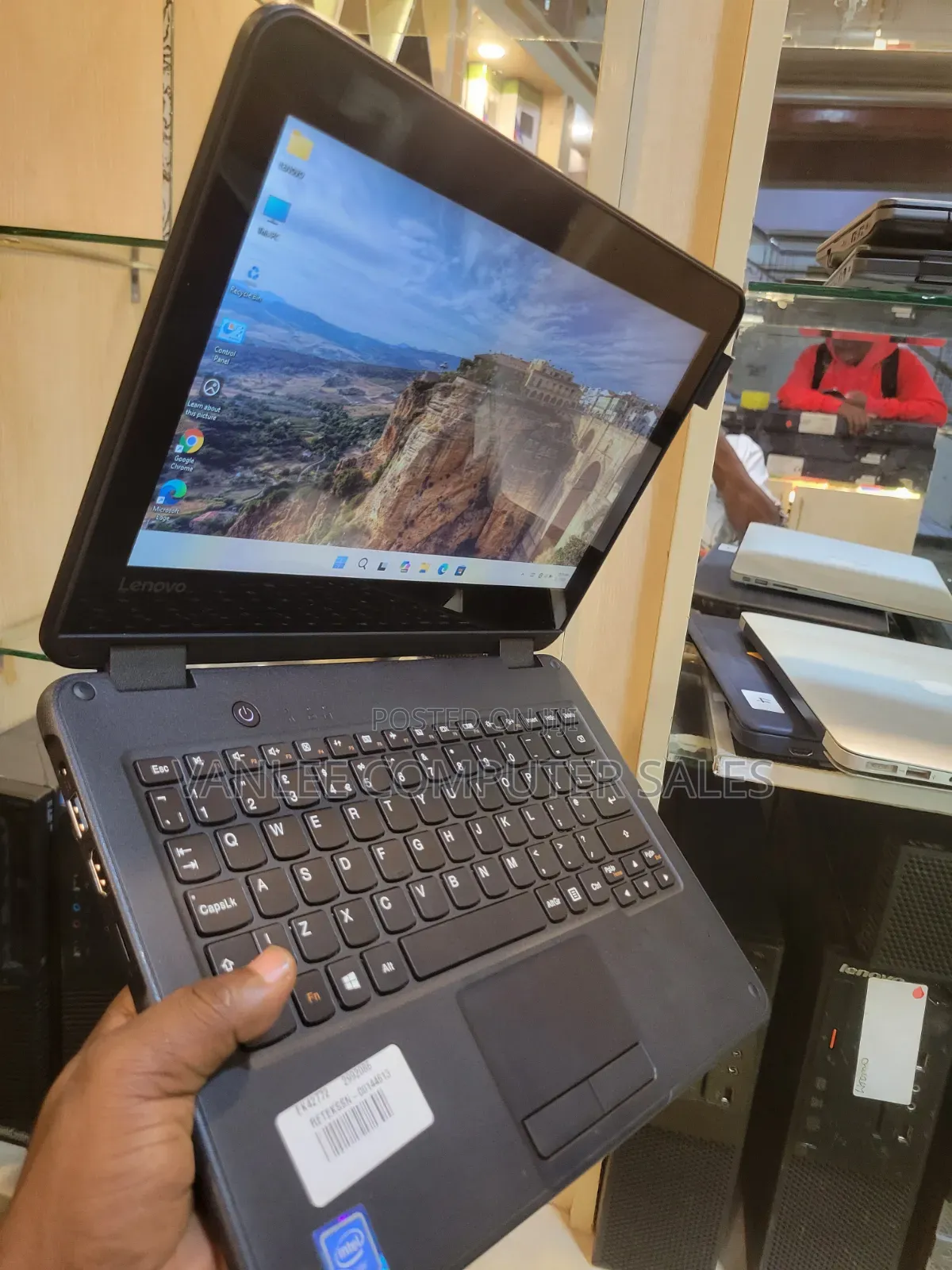 Laptop Lenovo 300e 4GB Intel Celeron SSD 128GB