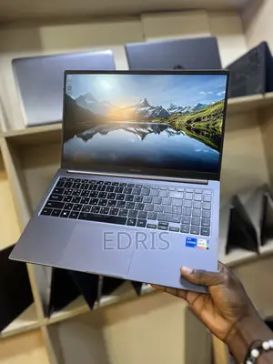 Laptop Samsung Galaxy Book4 16GB Intel Core i5 SSD 512GB