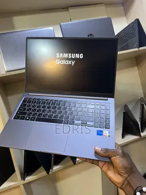 Laptop Samsung Galaxy Book4 16GB Intel Core i5 SSD 512GB