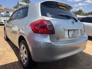 Toyota Auris 2010 Silver