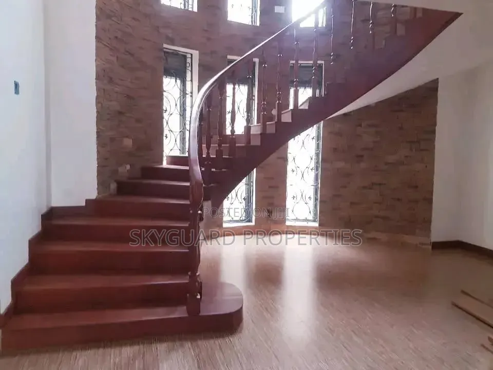 6bdrm Mansion in Bunga, Central Division for rent