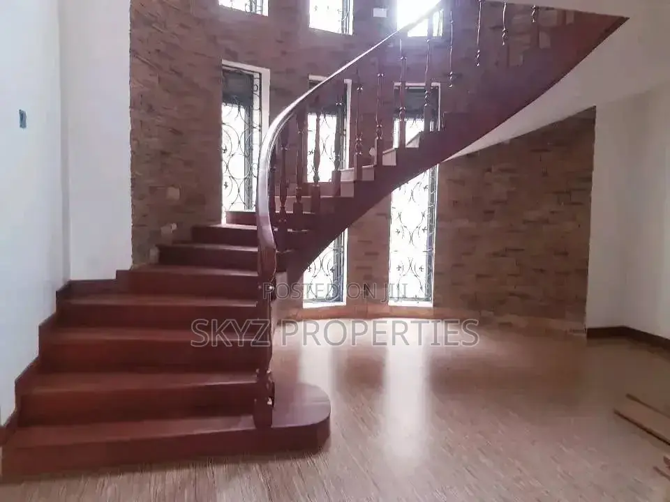 6bdrm Mansion in Bunga, Central Division for rent