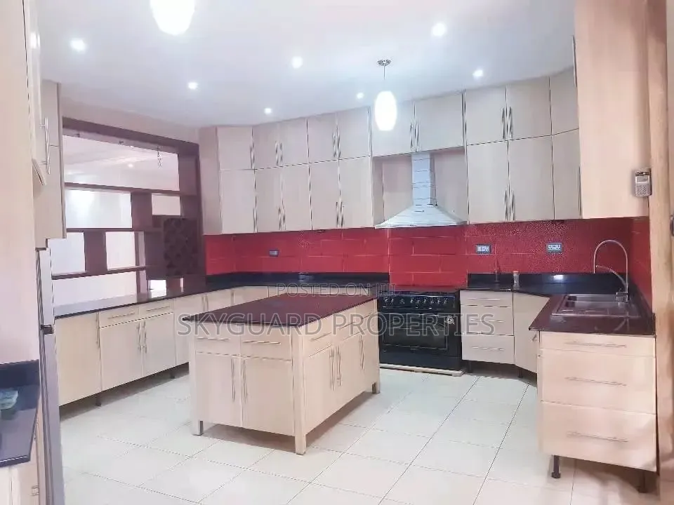 6bdrm Mansion in Bunga, Central Division for rent