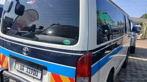 Toyota HiAce 2010 White