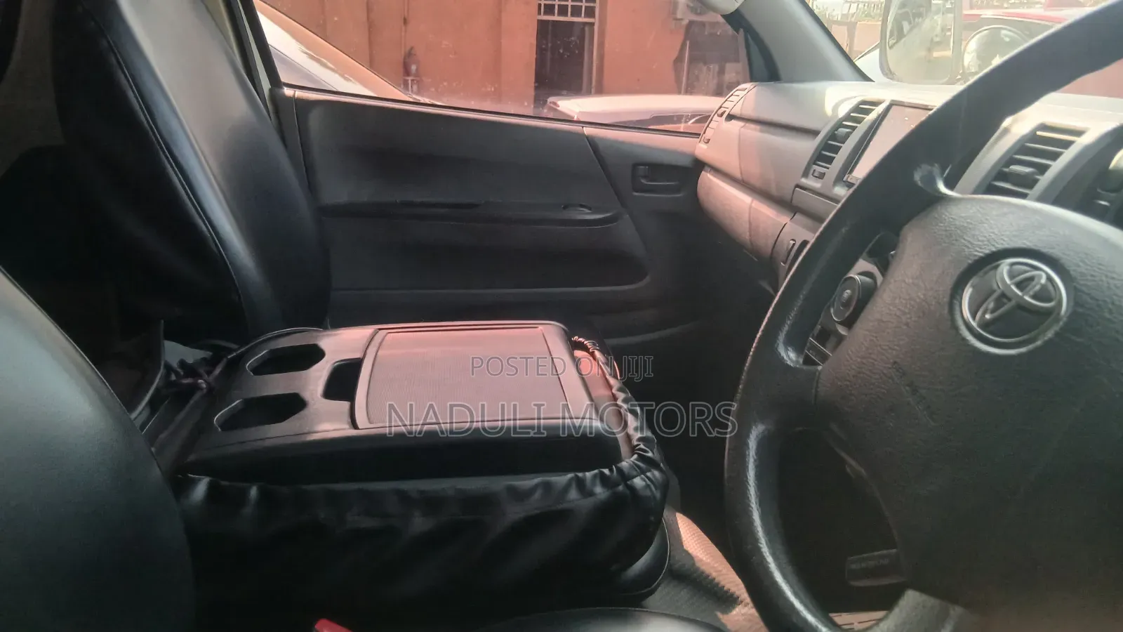 Toyota HiAce 2010 White
