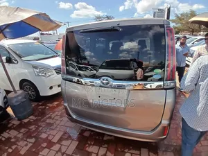 Toyota Noah 2016 Gray