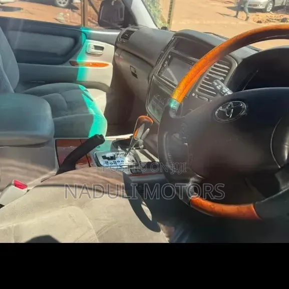 Toyota HiAce 2010 White