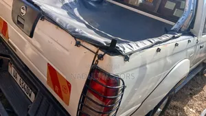 Nissan Hardbody 2008 White