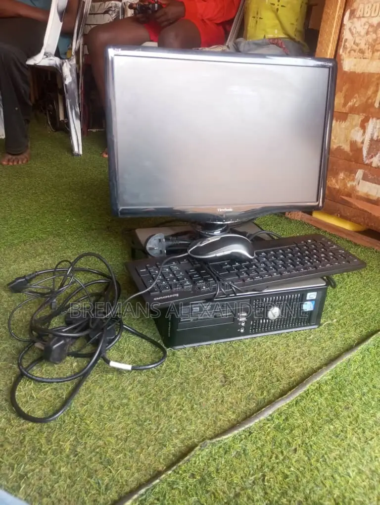 Desktop Computer Dell 4GB Intel Core i3 HDD+SSD 500GB