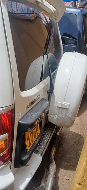 Mitsubishi Pajero 2000 White