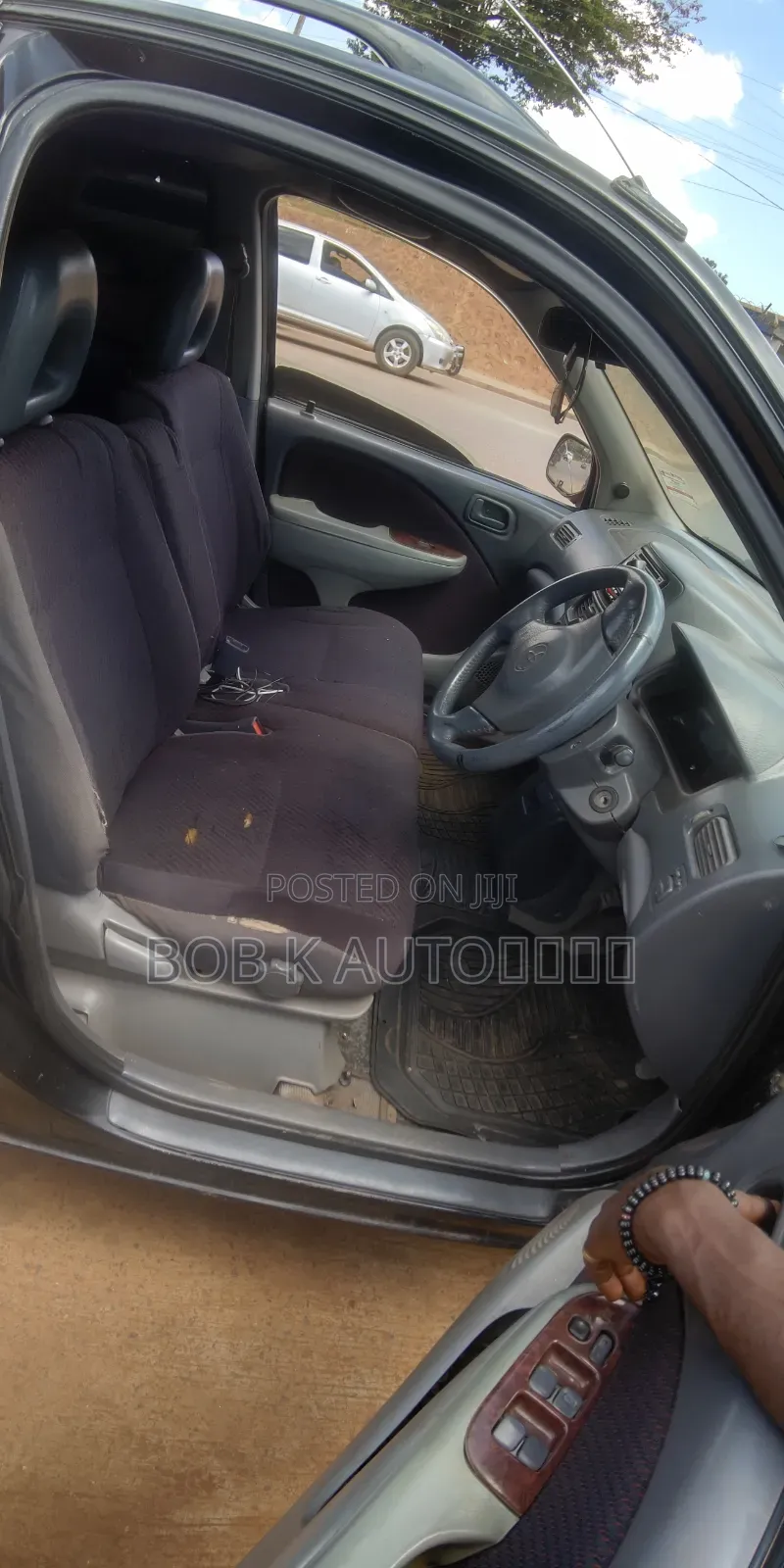Toyota Raum 2000 Black