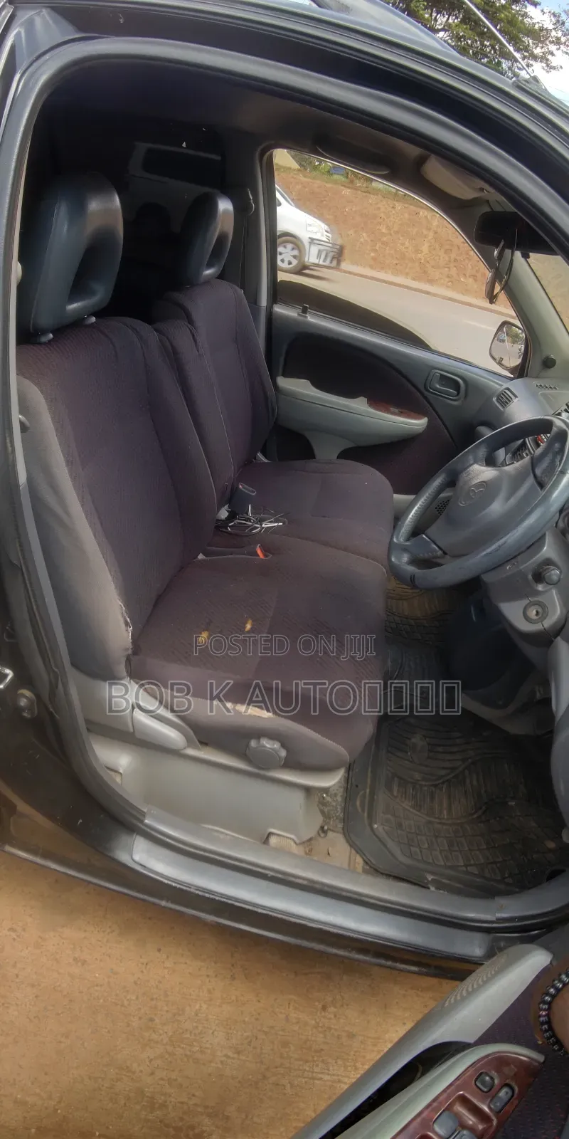 Toyota Raum 2000 Black