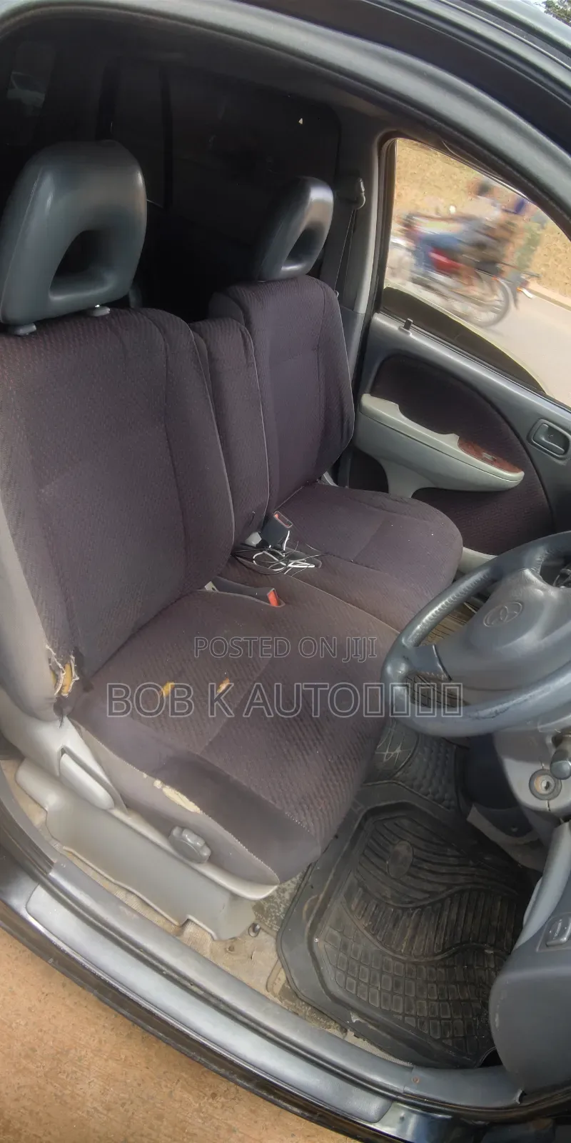Toyota Raum 2000 Black