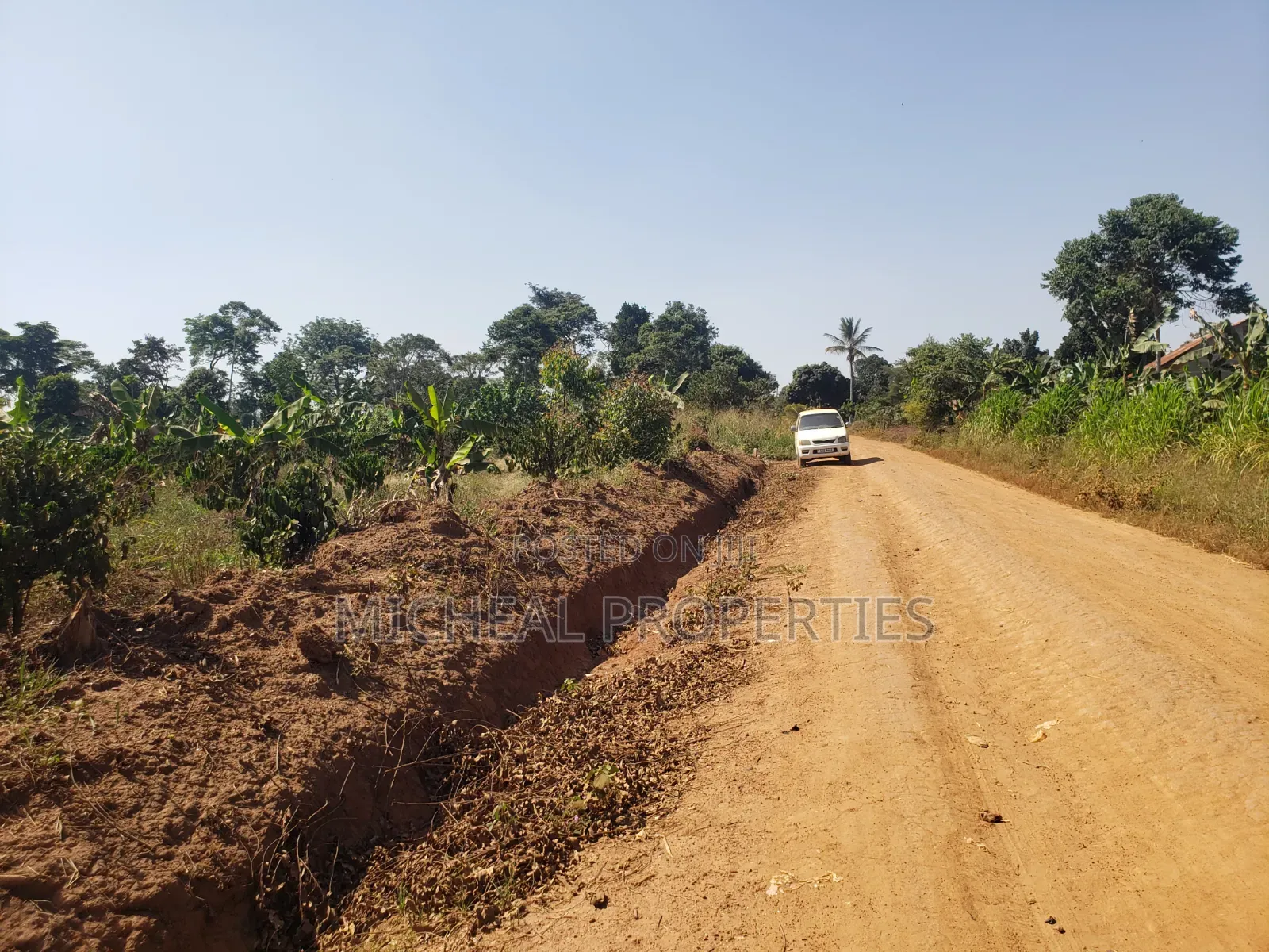 2acres for Sell Buwambo Lugo at 250m