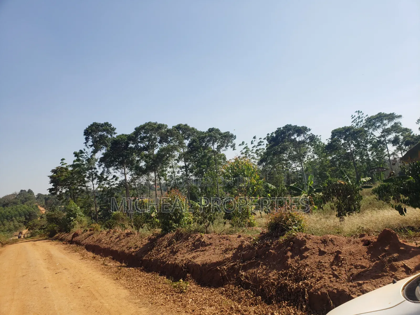 2acres for Sell Buwambo Lugo at 250m