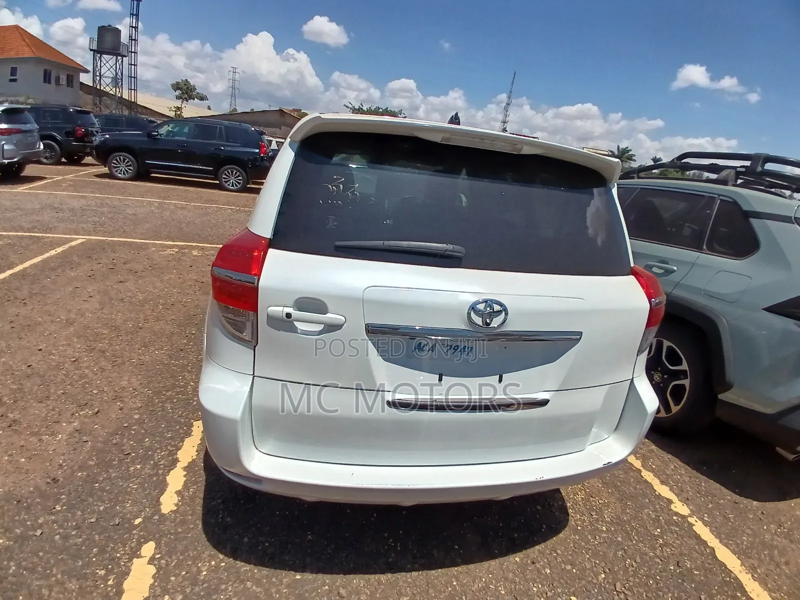 Toyota Vanguard 2013 White
