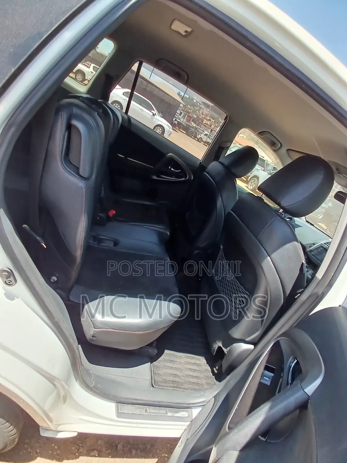 Toyota Vanguard 2013 White