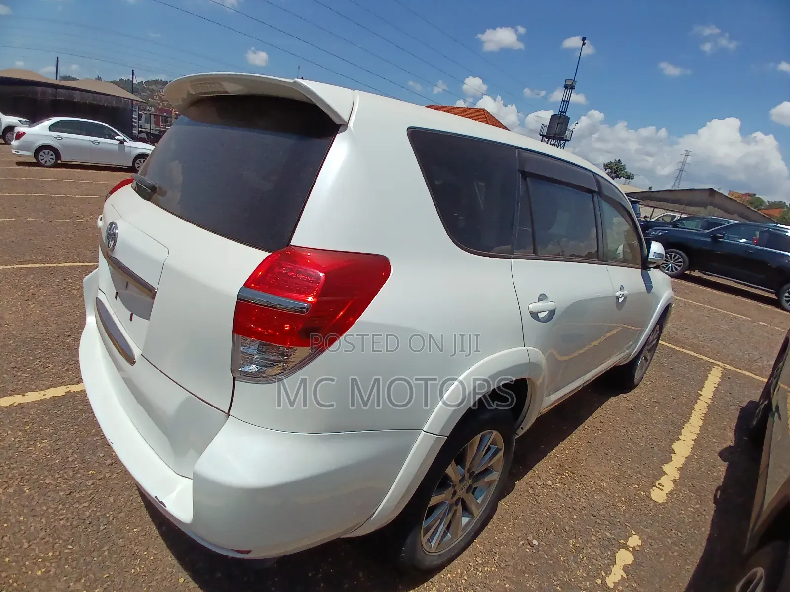 Toyota Vanguard 2013 White