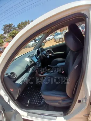 Toyota Vanguard 2011 White