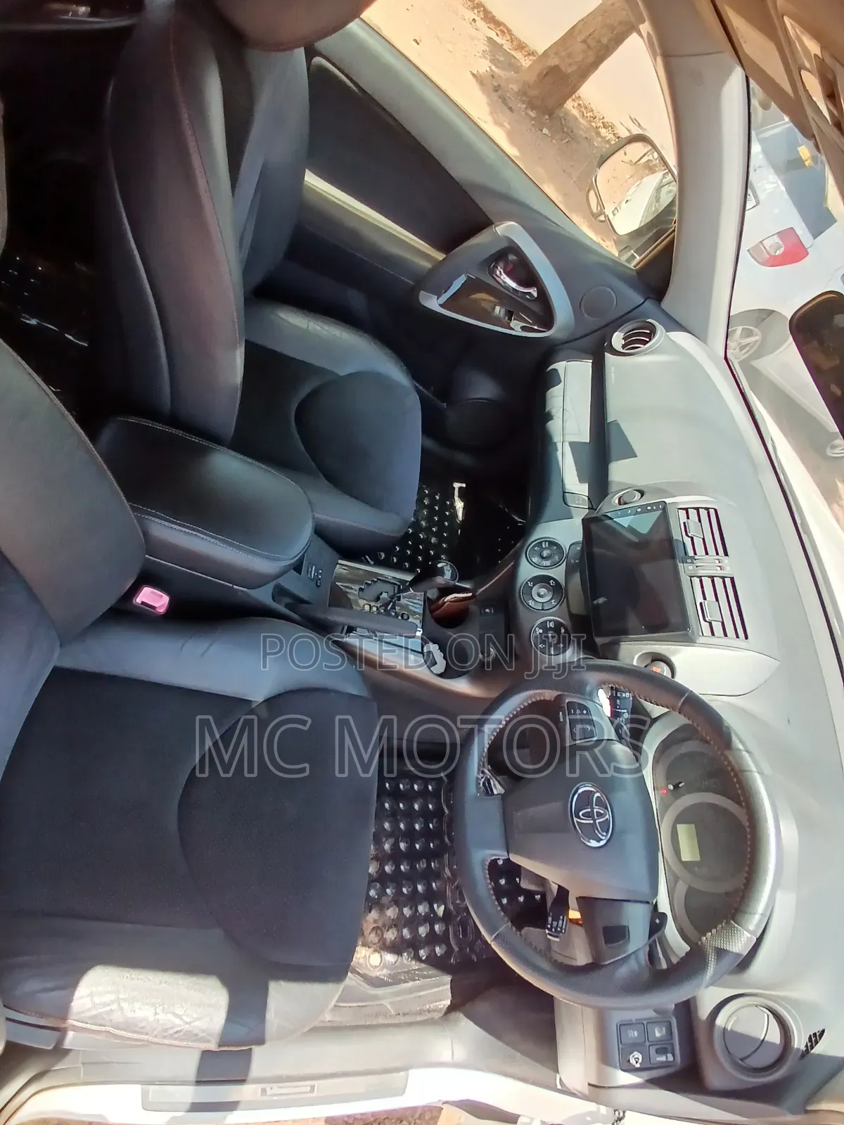 Toyota Vanguard 2011 White