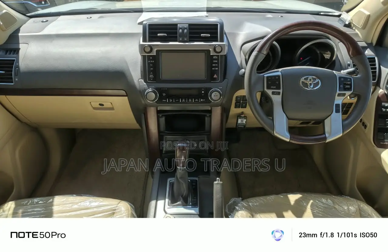 Toyota Land Cruiser 2017 White