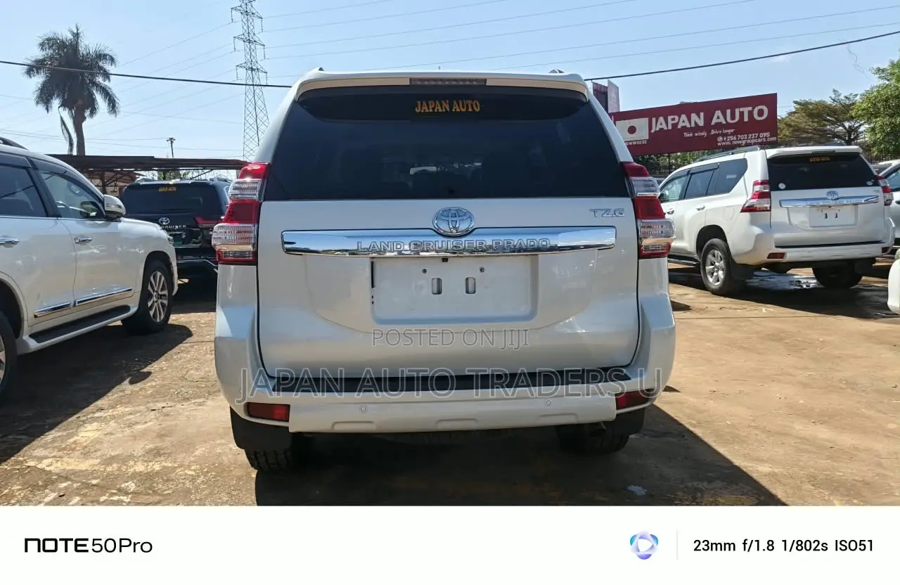 Toyota Land Cruiser 2017 White