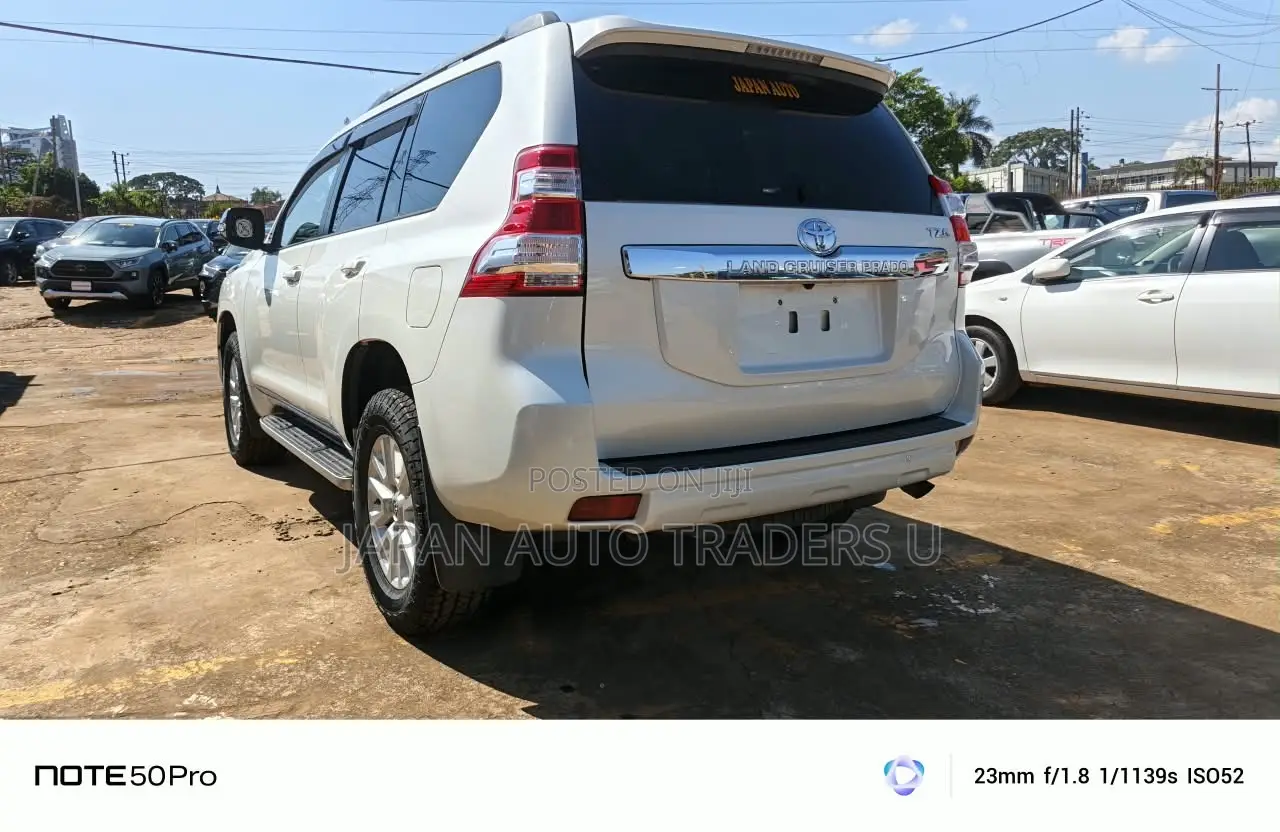 Toyota Land Cruiser 2017 White