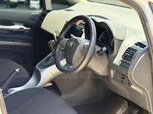Toyota Auris 2011 White