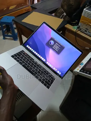 Laptop Apple MacBook Pro 2017 16GB Intel Core i7 SSD 512GB