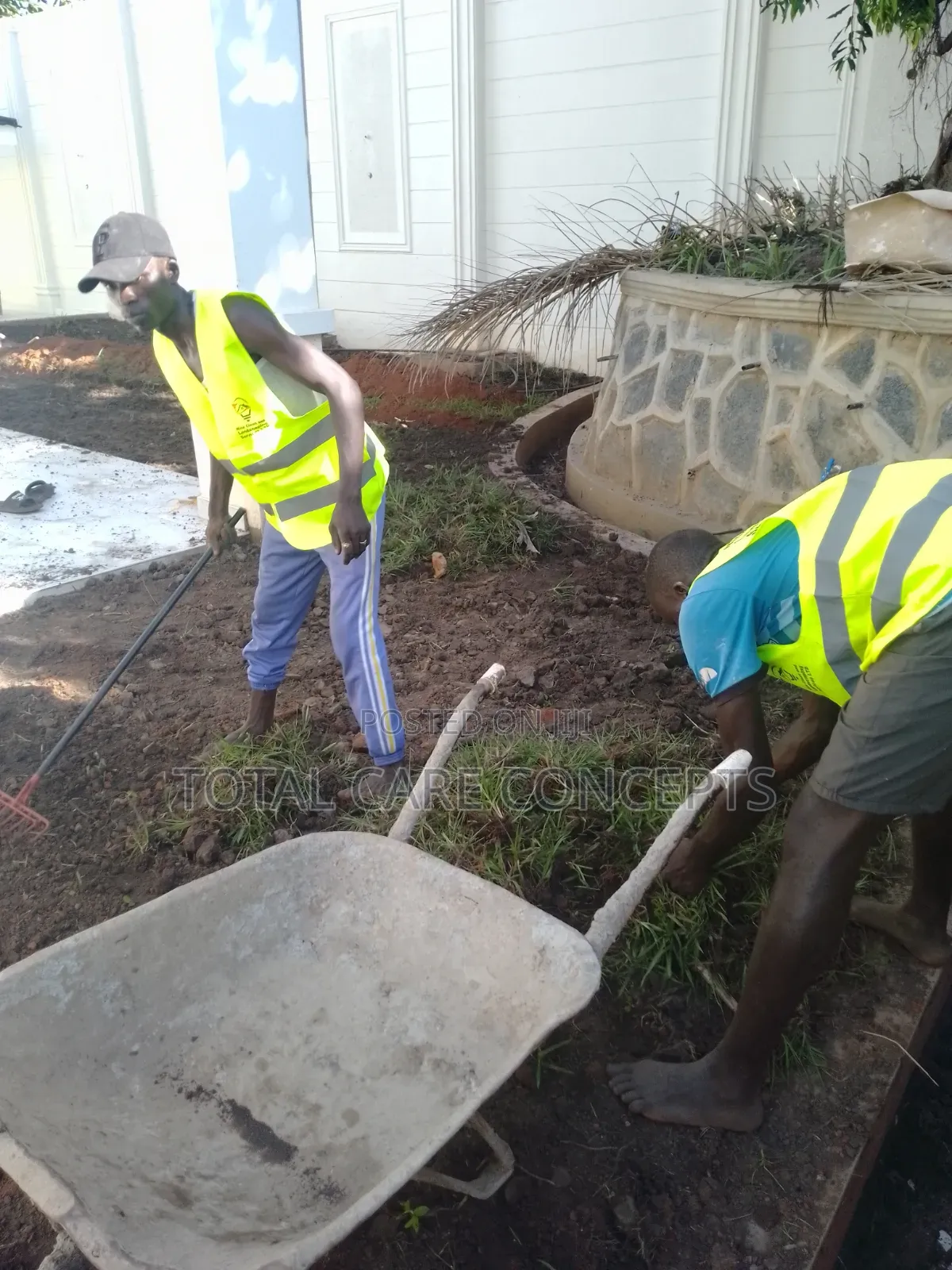 Elegant Gardening Services and Concepts for Your Compound