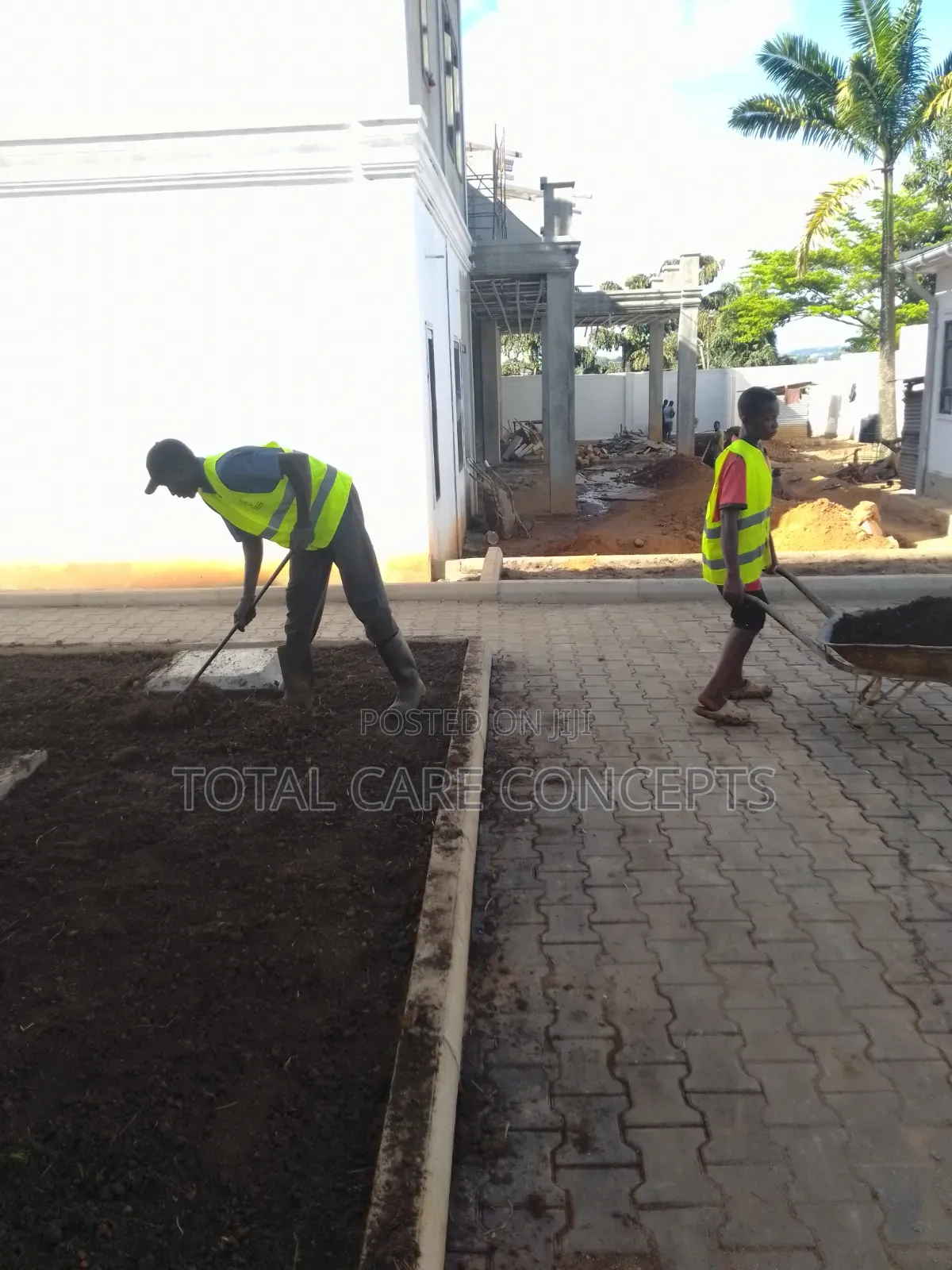 Elegant Gardening Services and Concepts for Your Compound