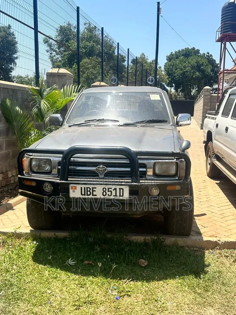 Toyota Hilux 1996 Gray