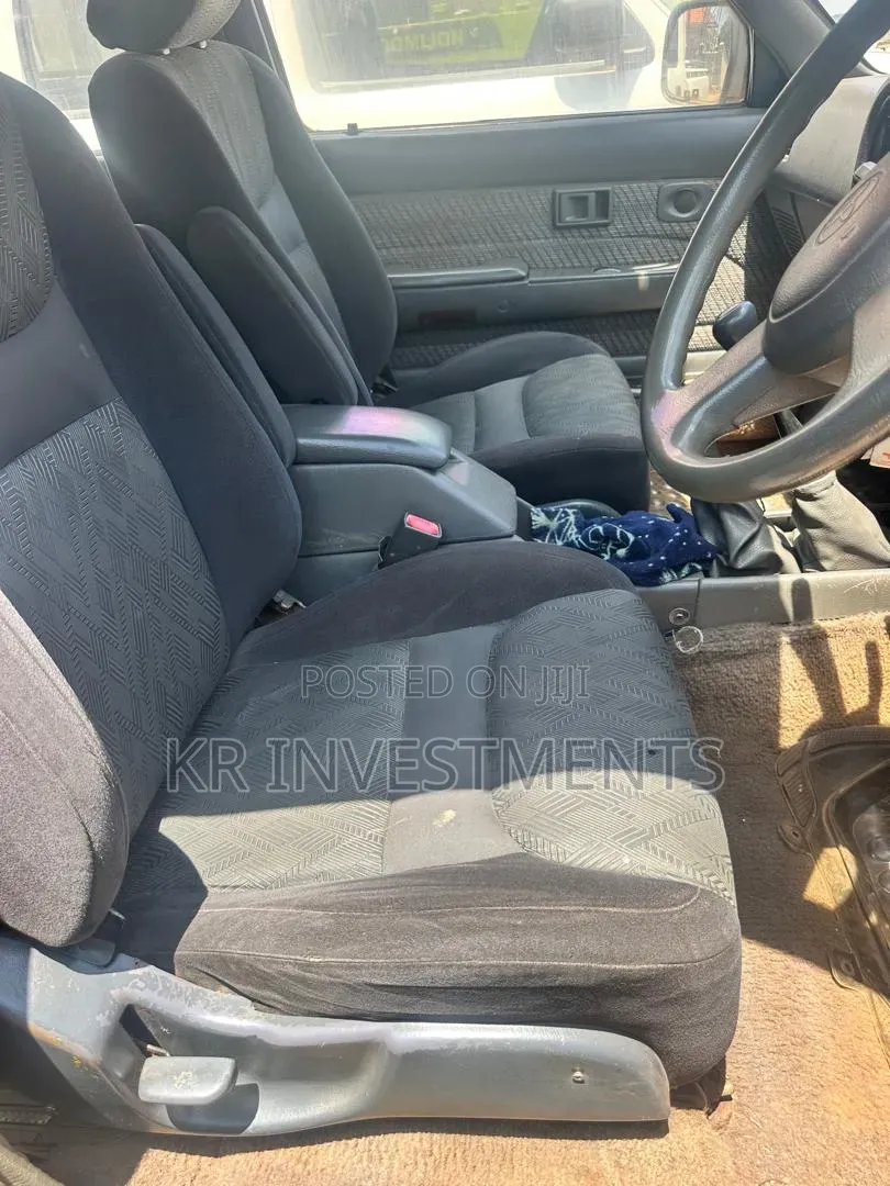 Toyota Hilux 1996 Gray