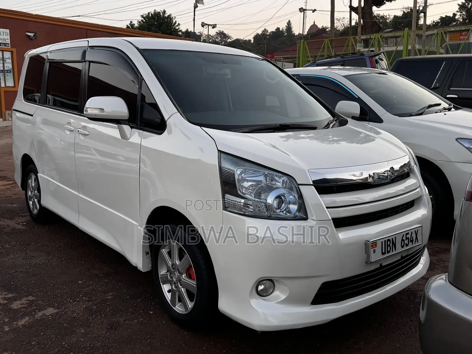 Toyota Noah 2010 White
