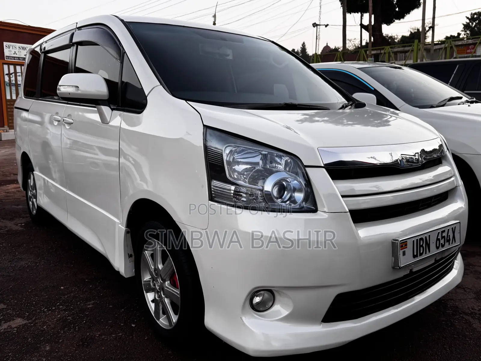 Toyota Noah 2010 White