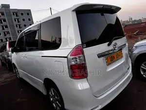 Toyota Noah 2010 White