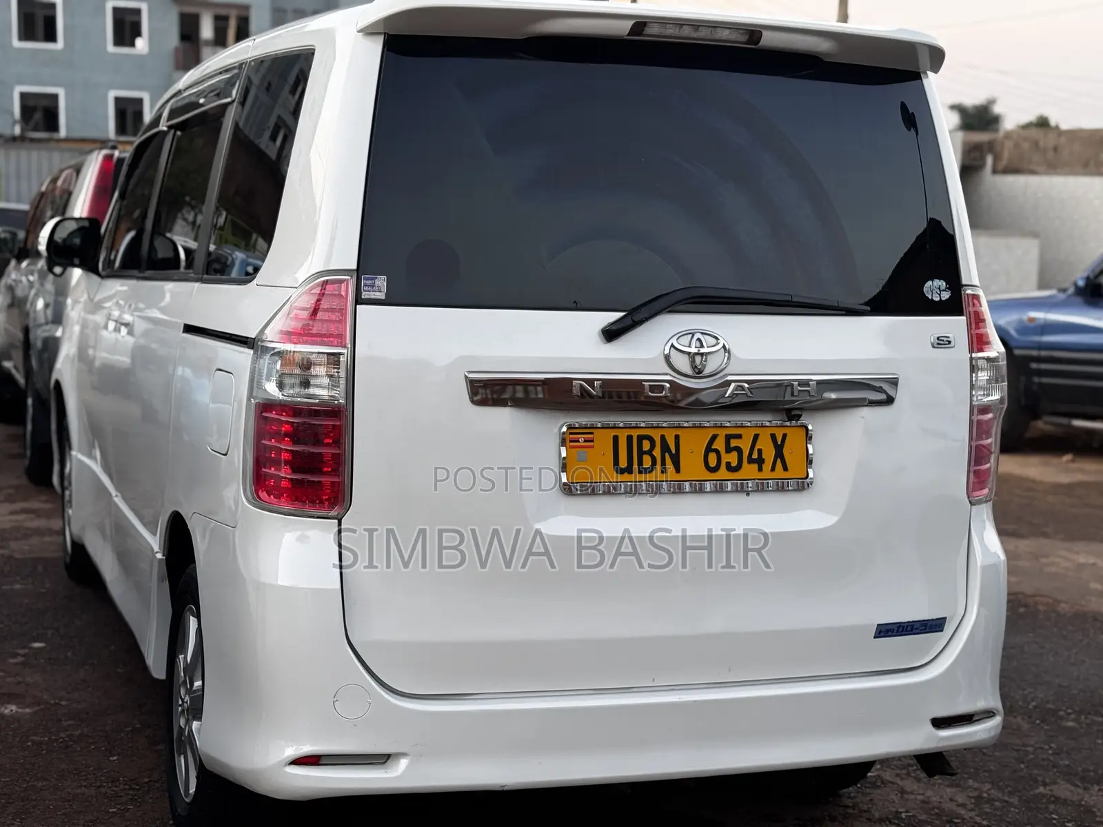 Toyota Noah 2010 White