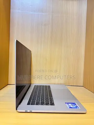 Laptop Apple MacBook Pro 2018 16GB Intel Core i7 SSD 128GB