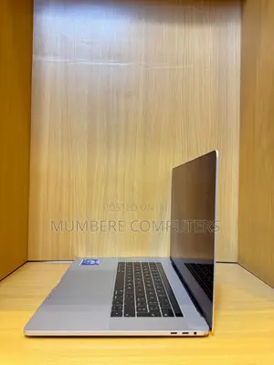 Laptop Apple MacBook Pro 2018 16GB Intel Core i7 SSD 128GB